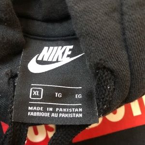 Nike men’s pullover hoodie XL